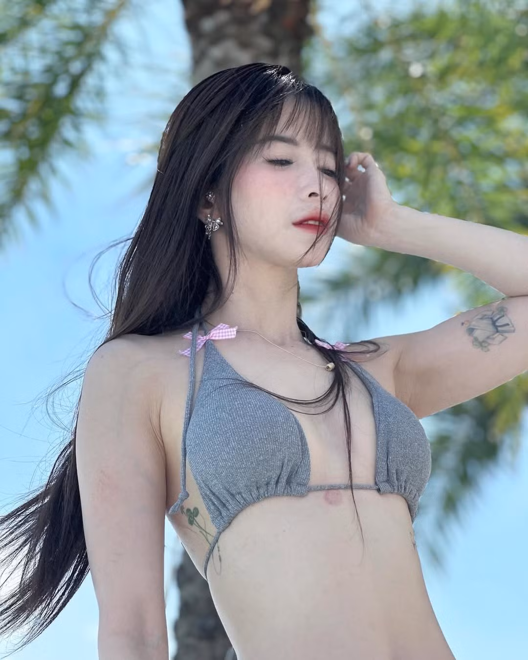 Không ít lần, cô gái vàng của làng võ Việt Nam "đốt mắt" người xem bằng thân hình cân đối, vòng eo con kiến và những đường cong quyến rũ.