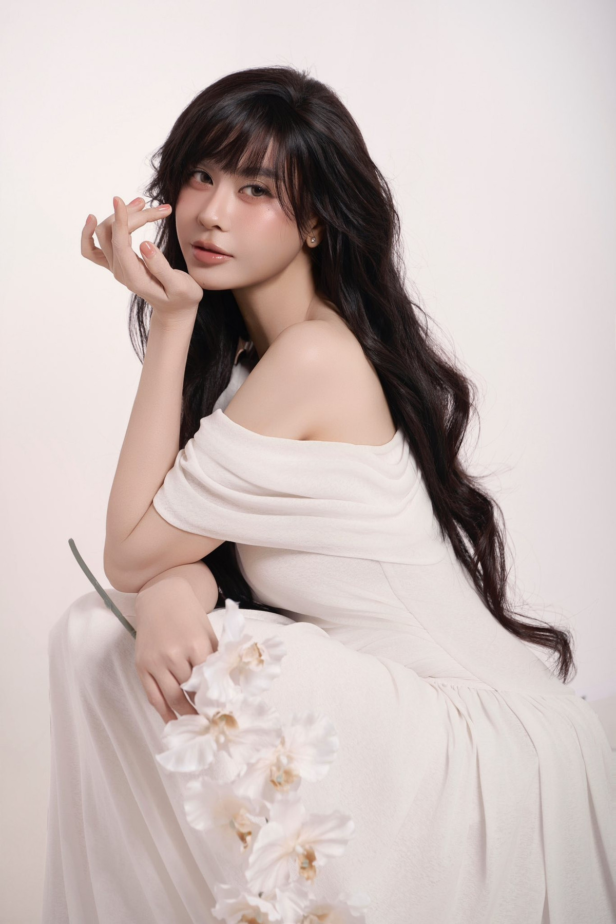 Nhiều khán giả nhận xét, so với thời điểm mới vào nghề, Trương Quỳnh Anh hiện tại mang vẻ đẹp mặn mà, đằm thắm hơn nhưng vẫn giữ được nét trẻ trung rất riêng.