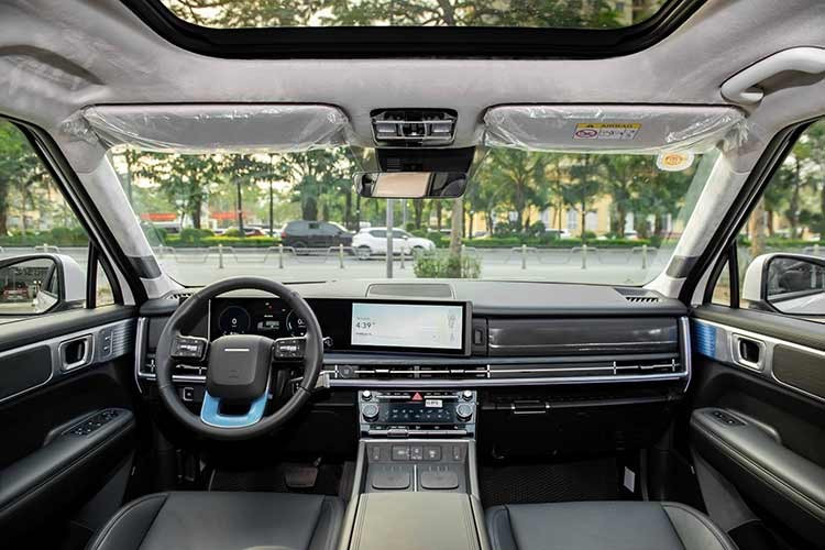 So với mức chi phí thực tế ban đầu, giá rao bán lại theo thông báo trên sàn xe cũ là 1,25 tỷ đồng, đồng nghĩa chủ xe có thể phải chấp nhận khoản lỗ từ 300 - 400 triệu đồng chỉ sau vài nghìn km sử dụng. Mức khấu hao này không hề nhỏ, đặc biệt với một mẫu xe vẫn còn rất mới và chưa có dấu hiệu xuống cấp rõ rệt.