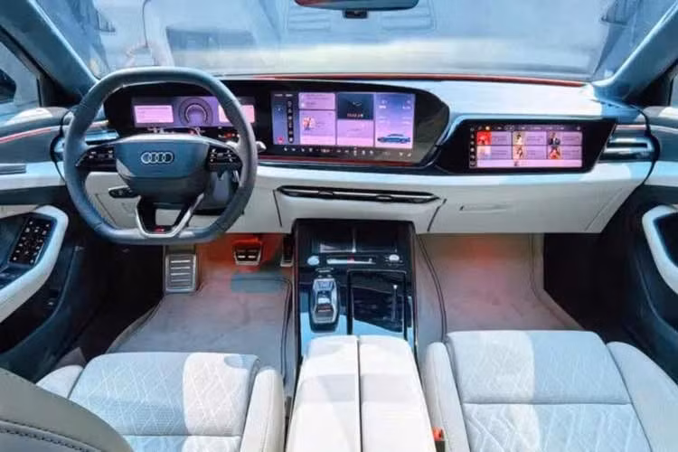 Đặc biệt, xe được trang bị hệ thống cảm biến hỗ trợ lái dày đặc bao gồm 2 cảm biến LiDAR, 6 radar sóng milimet, 6 camera và 12 cảm biến siêu âm. Khách hàng có thể lựa chọn gói ngoại thất thể thao kết hợp cùng bộ mâm 21 inch và 5 tùy chọn màu sơn cao cấp như Đen Mythos, Trắng Jasmine hay Bạc Mandalore để tăng thêm vẻ cá tính.