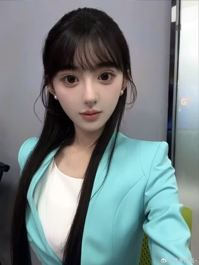 Mặt mộc của Hồ Hinh Di sau kỳ thi