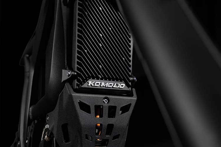 Không chỉ thế, nhờ được trang bị pin lithium Greenway 96V 45Ah, xe có thể di chuyển quãng đường tối đa lên tới 115 km/lần sạc (với điều kiện tốc độ trung bình 45 km/h).