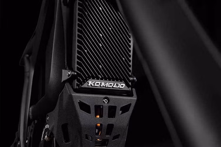 Không chỉ thế, nhờ được trang bị pin lithium Greenway 96V 45Ah, xe có thể di chuyển quãng đường tối đa lên tới 115 km/lần sạc (với điều kiện tốc độ trung bình 45 km/h).