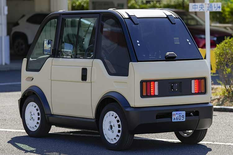 Nhờ thiết kế siêu nhẹ, Mibot đặc biệt phù hợp với những đô thị đông đúc, đường phố hẹp, nơi các mẫu ôtô cỡ lớn thường gặp bất tiện khi xoay trở. Đặc biệt xe sở hữu trọng lượng nhẹ và chi phí bảo trì thấp hơn so với những mẫu ôtô khác.