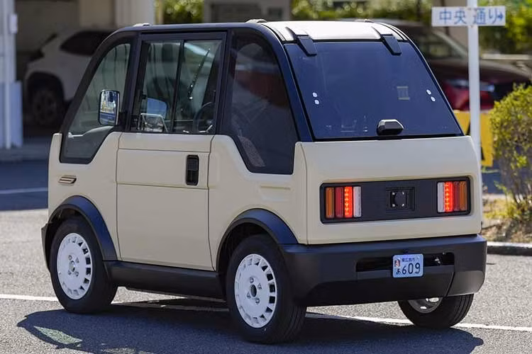 Nhờ thiết kế siêu nhẹ, Mibot đặc biệt phù hợp với những đô thị đông đúc, đường phố hẹp, nơi các mẫu ôtô cỡ lớn thường gặp bất tiện khi xoay trở. Đặc biệt xe sở hữu trọng lượng nhẹ và chi phí bảo trì thấp hơn so với những mẫu ôtô khác.