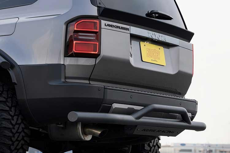 Kuhl đã nghĩ ra giải pháp mở rộng cánh gió trên nóc xe cũng như cánh gió phía sau cửa hậu để cải thiện luồng không khí, điều mà dường như là vô ích đối với các mẫu SUV hình hộp nói chung.