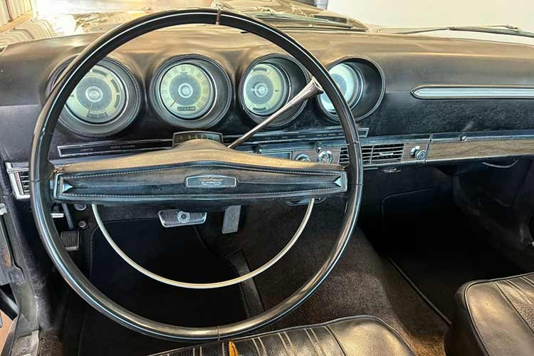 Điều này đã đẩy dòng xe Shelby Mustang đến bờ vực tuyệt chủng, trước hết bằng cách buộc công ty phải bổ sung thêm phiên bản King of the Road vào dòng sản phẩm, nhằm cạnh tranh với sự nổi lên của những chiếc Mustang hiệu suất cao do nhà máy sản xuất. Đòn giáng cuối cùng đối với Shelby Mustang đến vào năm 1969, khi Ford cho ra mắt Boss 429 và Mach 1, khiến sự hợp tác giữa Shelby và Ford trở nên lỗi thời.