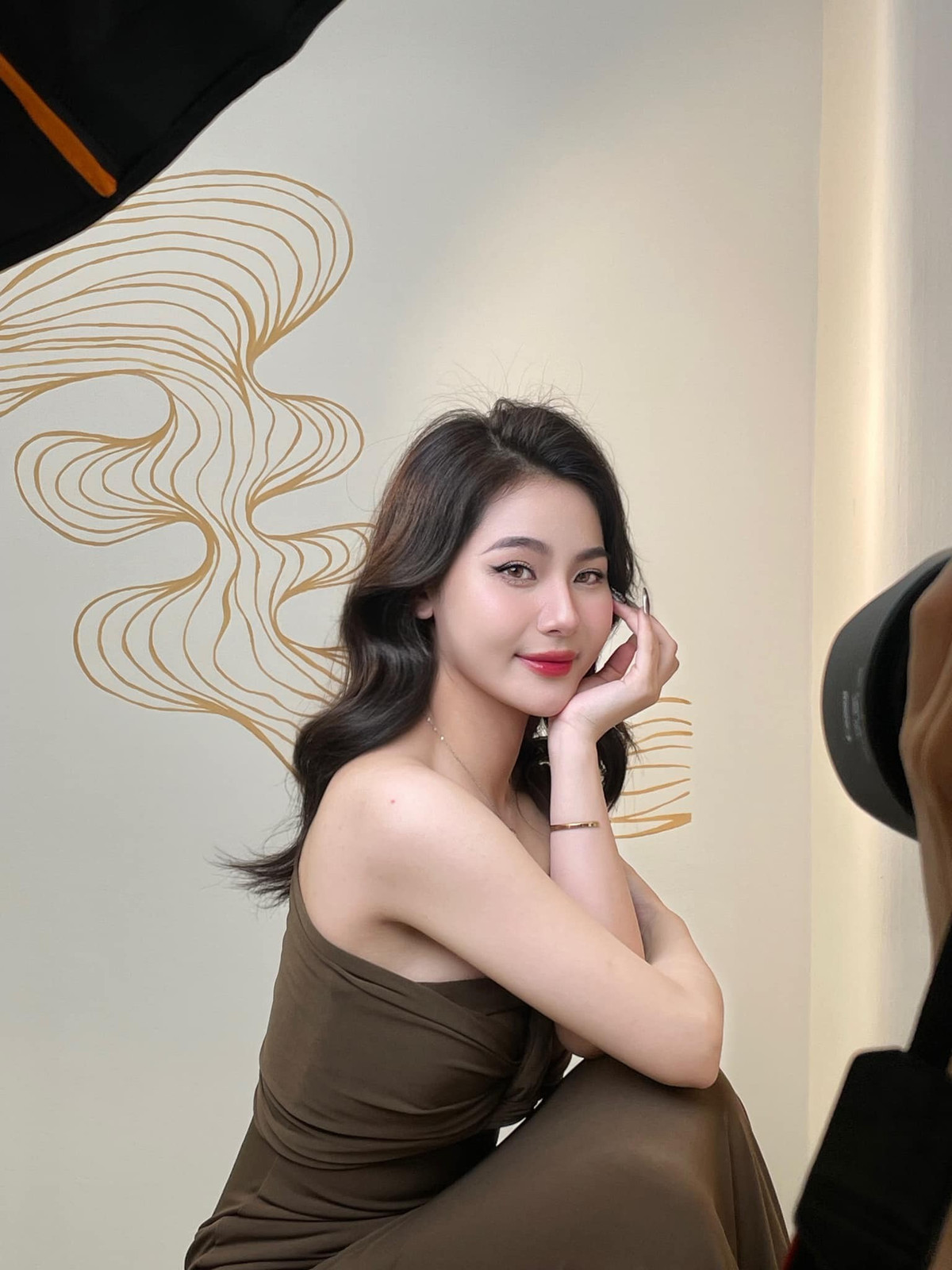 View - Chỉ một cú lắc hông, hot TikToker hút cả triệu ánh nhìn | Báo Tri thức và Cuộc sống - TIN TỨC PHỔ BIẾN KIẾN THỨC 24H