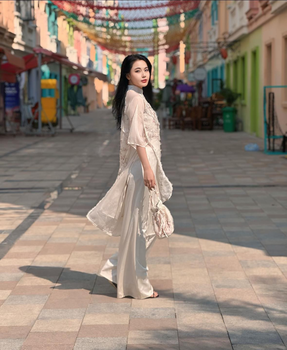 View - Chỉ một cú lắc hông, hot TikToker hút cả triệu ánh nhìn | Báo Tri thức và Cuộc sống - TIN TỨC PHỔ BIẾN KIẾN THỨC 24H