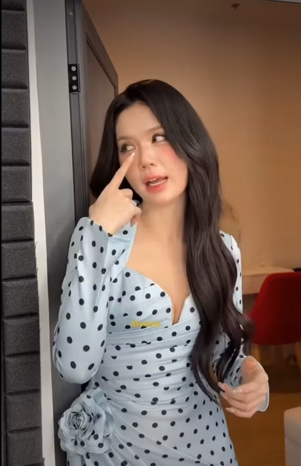 Thay vì né tránh, "nữ hoàng nội y" công khai thừa nhận bản thân từng can thiệp thẩm mỹ nhằm duy trì vẻ ngoài hiện tại.