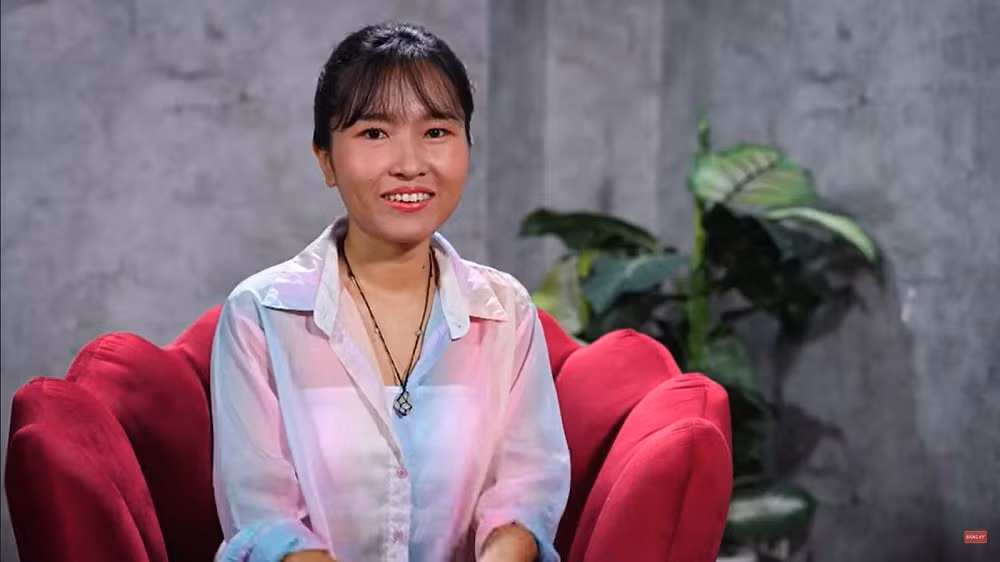 Mình hy vọng chúng ta sẽ cùng cảm nhận được vẻ đẹp này vì nó sẽ giúp bản thân xóa đi được rất nhiều nỗi sợ. Sợ cái nhìn của người khác, sợ già nua xấu xí không ai yêu thương nữa. Mà một khi đã sợ thì sẽ rất dễ bị yếu ớt, bị cuốn theo những chuẩn mực bên ngoài, trong lòng cũng dễ bất an khi ai đó nhận xét hay chê bai. Mình tin là khi chúng ta tìm lại được tự do ở trong tâm trí thì nỗi bất an hay sợ hãi cũng không còn nữa". Nữ streamer nói thêm.