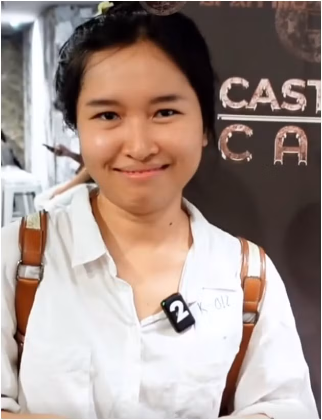 Trước những ý kiến trái chiều về ngoại hình của mình, Uyên Pu đã làm clip trả lời thẳng thắn: "Mình xem sự già nua này là vết tích đánh dấu hành trình của sự sống. Những nếp nhăn này giống như vân gỗ của thân cây. Cây sống càng lâu năm thì càng to, vân gỗ cũng nhiều lên, là một vẻ đẹp của tạo hoá, biểu lộ sự trưởng thành, vững chãi qua từng trải nghiệm cuộc sống.