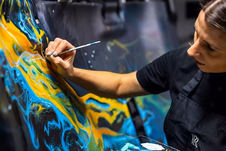 "Chúng tôi muốn tạo ra thứ gì đó mà gia đình chúng tôi sẽ nhớ mãi: một chiếc Rolls-Royce nắm bắt được bản chất của vũ trụ và cho thấy không có giấc mơ nào là ngoài tầm với", khách hàng đặt hàng, người này được thương hiệu Goodwood giữ bí mật danh tính.