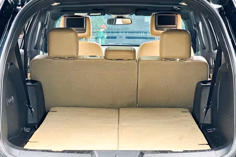 Phần lớn những chiếc Explorer cũ rao bán hiện có ODO trên 100.000 km – mốc bắt đầu cho các hạng mục bảo dưỡng lớn, thay thế nhiều chi tiết quan trọng. Người mua cần tính toán kỹ chi phí bảo dưỡng và linh kiện trước khi xuống tiền.