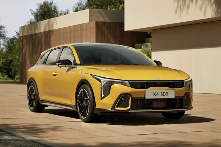 Động cơ 1.6 T-GDI của xe cho công suất 150 hoặc 180 mã lực kết hợp hộp số ly hợp kép 7 cấp. Đặc biệt, phiên bản hybrid hoàn toàn dự kiến sẽ được bổ sung vào năm 2026, thể hiện cam kết dài hạn của Kia với chiến lược xe điện hóa.