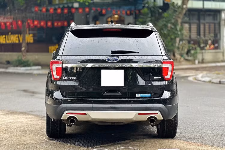 Trong tầm giá khoảng 700 triệu đồng, một chiếc Explorer 9 năm tuổi vẫn là lựa chọn đáng cân nhắc cho những ai cần một chiếc SUV 7 chỗ rộng rãi, nhiều tiện nghi và khả năng vận hành mạnh mẽ. So với việc mua xe mới cùng tầm giá, khó có mẫu nào tương đương về độ tiện nghi và không gian.