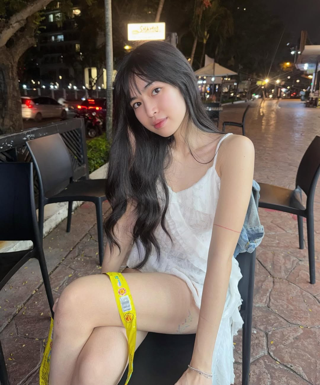 Dù vậy, sau “Mắt biếc”, những vai diễn khác của Khánh Vân có phần mờ nhạt và chưa tạo được dấu ấn mạnh. Nhận thấy bản thân phù hợp với môi trường năng động và sáng tạo của nền tảng số, vài năm trở lại đây, nữ diễn viên chuyển hướng sang làm web drama, nơi cô thể hiện bản năng diễn xuất tự nhiên và gần gũi. Nhiều dự án của cô đã nhận được phản hồi tích cực từ khán giả trẻ.