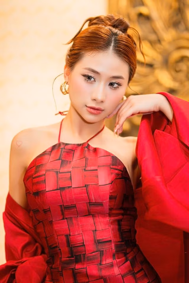 Bởi lẽ, tháng trước Louis Phạm vẫn còn đăng content liên quan đến bạn trai Việt kiều có tên thân mật là Phong.