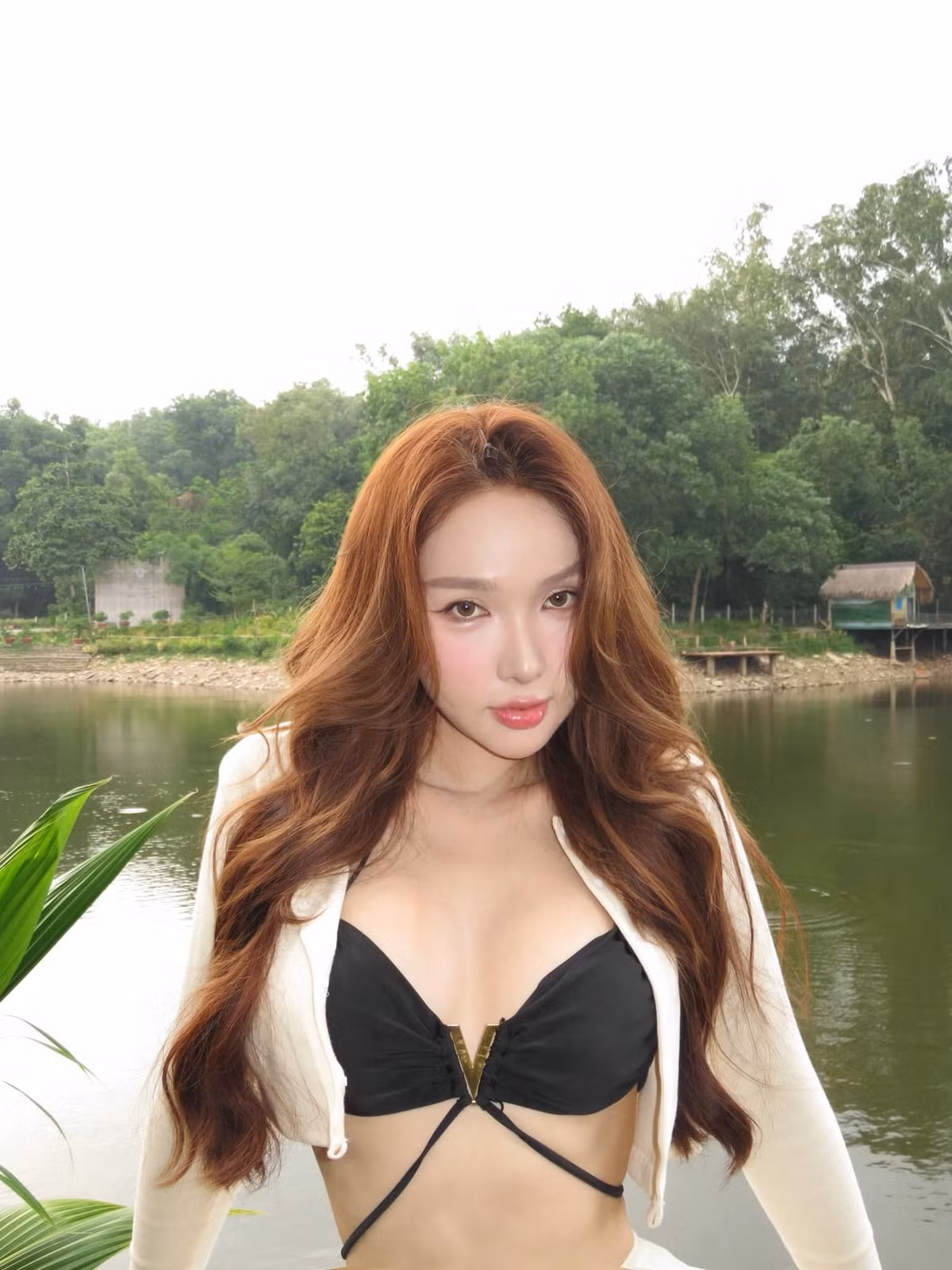 Hành trình khẳng định bản thân của Mym Tran không hề dễ dàng. Sinh ra trong hình hài một bé trai và lớn lên trong một gia đình khá giả, cô sớm nhận ra sự khác biệt về giới tính của mình.