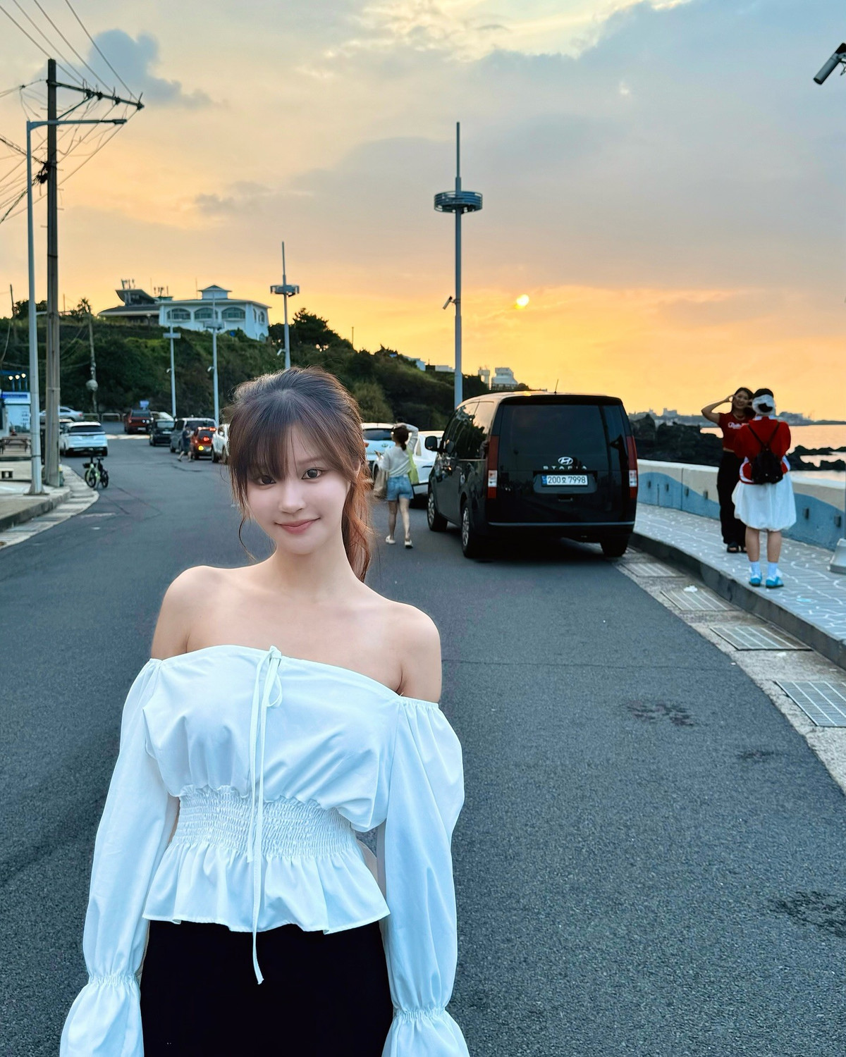 Nhiều khán giả không giấu nổi sự thất vọng, thậm chí có người ngay lập tức hủy theo dõi kênh của nữ streamer trên vì cảm thấy bị lừa dối suốt thời gian qua.