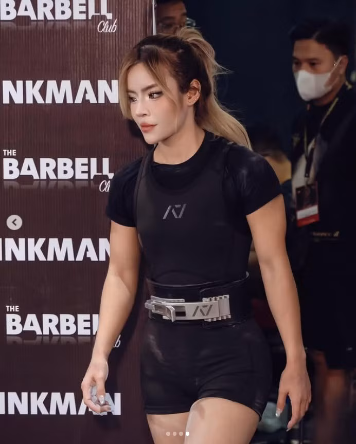 Trước đó, Hồng Hạnh được biết đến là nữ chính trong bộ ảnh cưới phong cách độc lạ. Cô dâu xuất hiện với cơ bắp cuồn cuộn, được sẻ rầm rộ trên mạng xã hội khiến nhiều người tò mò, thích thú.