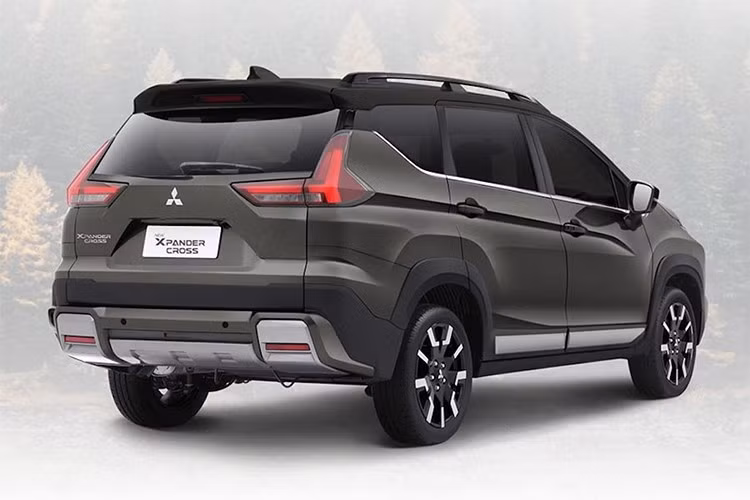 Xpander Cross vẫn duy trì động cơ MIVEC 4A91 1.5L DOHC 16 van. Động cơ này sản sinh công suất 105 PS và mô-men xoắn 141 Nm, được truyền tới bánh trước thông qua hộp số CVT hoặc hộp số sàn.