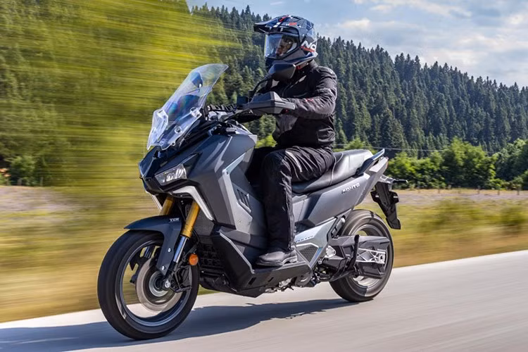 SYM ADXTG 400 2025 được phân phối với 3 tùy chọn màu sắc: Xám đậm, Xám và Trắng. Dự đoán, mẫu xe này khó được bán chính hãng tại Việt Nam, nếu khách hàng muốn sử dụng có thể liên hệ các đại lý phân phối tư nhân.