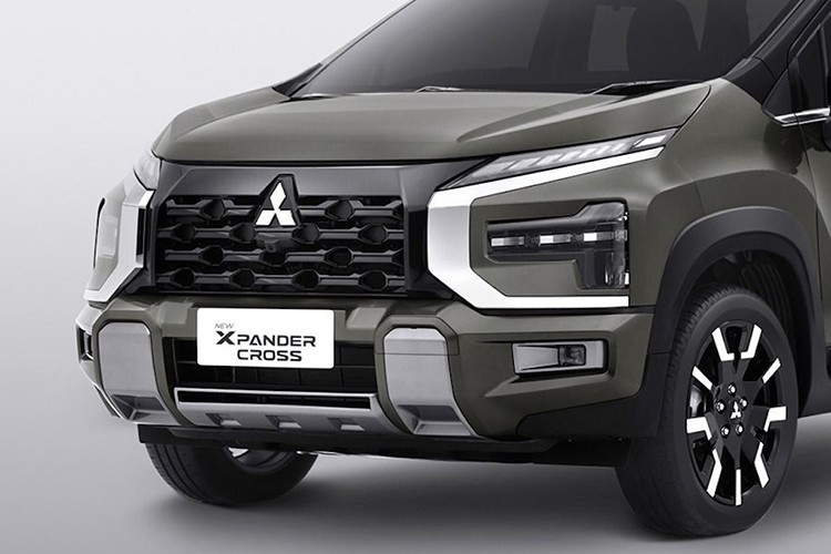 Kích thước lốp xe vẫn là 205/55. Phần đuôi Xpander Cross 2025 cũng có một số thay đổi nhỏ với thiết kế cản mới nhưng vẫn giữ được ấn tượng thể thao. Đèn phanh LED, chức năng khử sương mù, cần gạt nước phía sau và ăng-ten vây cá mập vẫn được trang bị.