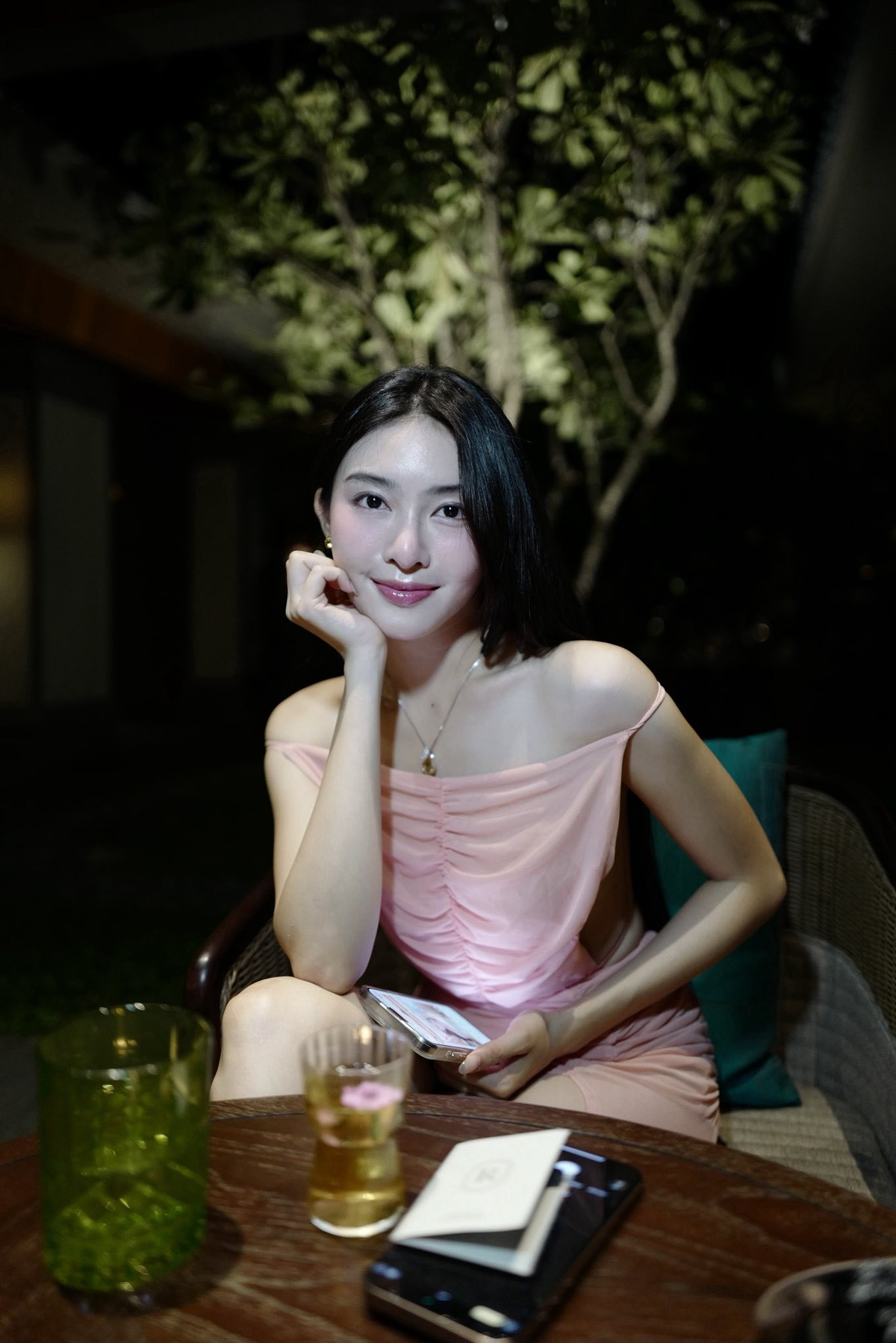 Đến năm 2022, Linh Trương tiếp tục gây chú ý khi tham gia The Face Vietnam. Tại chương trình, hot girl sinh năm 2K1 khiến nhiều người trầm trồ bởi gương mặt mộc gần như không tì vết, thậm chí còn được cộng đồng mạng ví von là “bản sao Phạm Băng Băng”. Dù không đi sâu vào các vòng trong, sự xuất hiện của Linh Trương vẫn để lại dấu ấn nhất định với khán giả.