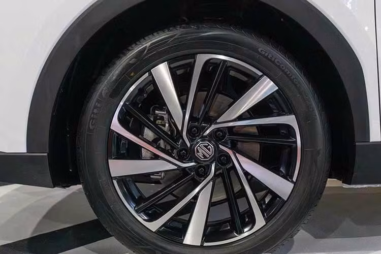 MG cho biết đây là mẫu SUV hạng B lớn nhất tại thị trường Malaysia hiện nay. Dung tích khoang hành lý của MG ZS 2026 đạt 443 lít và có thể mở rộng lên 1.457 lít khi gập hàng ghế sau.