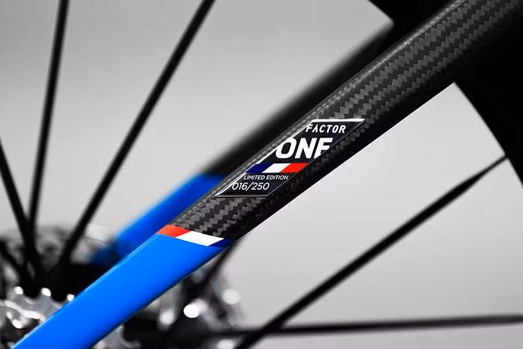 Trái tim của danh mục đặc tính kỹ thuật phải nói đến là bộ vành xe Black Inc Bugatti Hyper 62 Wheels, được xem như là một phiên bản xe đạp của bộ mâm siêu xe hypercar Bugatti.