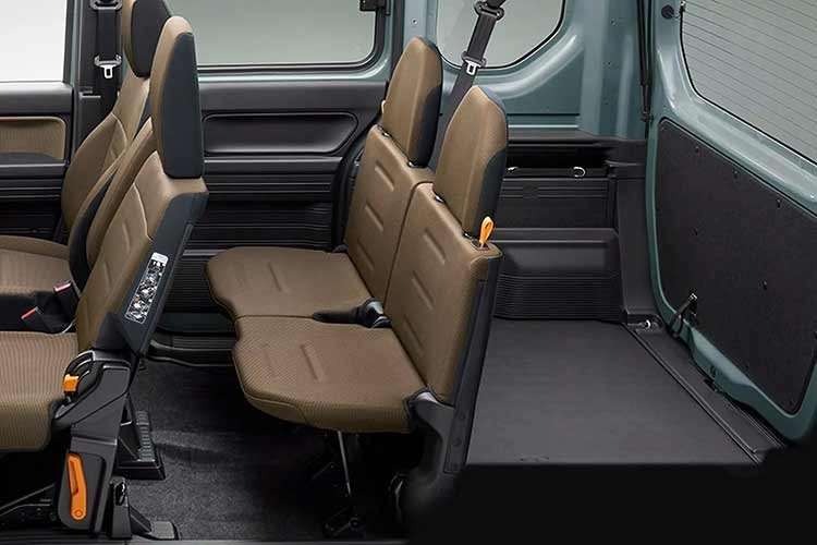 Tại thị trường Nhật Bản, Honda N-Van 2026 có giá khởi điểm từ 1.498.200 yên (khoảng 248 triệu đồng) cho phiên bản tiêu chuẩn dẫn động cầu trước, hộp số sàn.