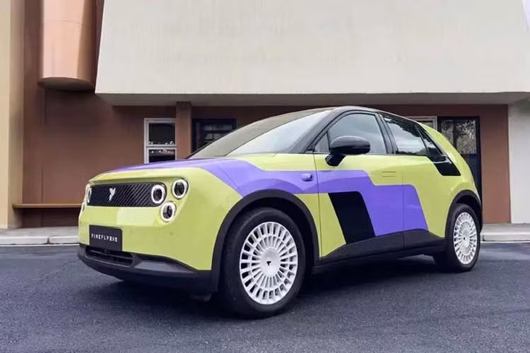 Kích thước của Nio Firefly khá nhỏ với chiều dài x rộng x cao lần lượt 4.003 x 1.781 x 1.557 mm trong khi chiều dài cơ sở đạt 2.615 mm. Nio Firefly Millennium Wave Special Edition dự kiến sẽ bắt đầu được bàn giao cho khách hàng Trung Quốc từ ngày 22/3/2026 tới đây.