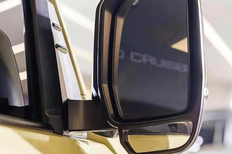 Động cơ trên Toyota Land Cruiser FJ Legend được phát triển phù hợp với hệ dẫn động 4WD cho điều kiện vận hành khắc nghiệt. Bên cạnh đó là hộp số tự động 6 cấp tiêu chuẩn, mang đến mức tiêu thụ nhiên liệu 9,6 lít/100 km trên đường hỗn hợp.