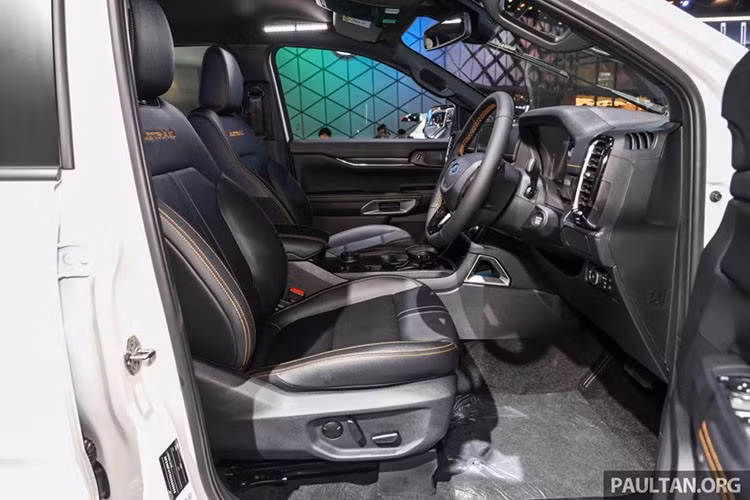 Cung cấp sức mạnh cho bản này là động cơ diesel tăng áp V6 3.0L cho công suất 250 mã lực tại 3.250 vòng/phút và mô-men xoắn 600 Nm. Sức mạnh truyền qua hộp số tự động 10 cấp.