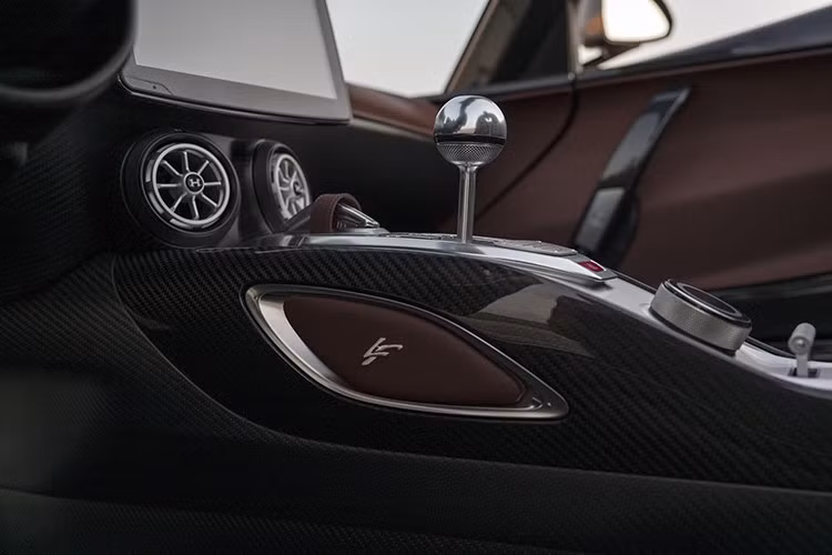 "Phân khúc 'Maverick' mới của chúng tôi cho phép khách hàng đưa dòng xe American Hypercar lên một tầm cao mới. Tôi coi đó là biểu hiện tối thượng của Giấc mơ Mỹ!”, John Hennessey chia sẻ. Chắc chắn, điều này sẽ nâng tầm tiêu chuẩn lên một tầm cao mới hơn nữa.