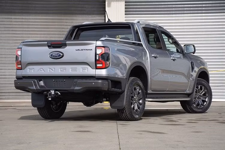 Việc bổ sung bản V6 hứa hẹn mở rộng lựa chọn cho khách hàng tìm kiếm một mẫu bán tải hiệu năng cao, cạnh tranh trực tiếp với các đối thủ mạnh mẽ nhất trong phân khúc.