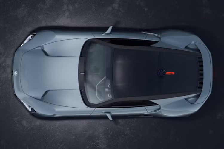 Phần hốc gió cỡ lớn ở đuôi xe gợi lại hình ảnh quen thuộc của huyền thoại LFA, trong khi cụm khe hút gió bố trí sau cửa sổ được cho là đảm nhận vai trò làm mát cho phanh hoặc hộp số.