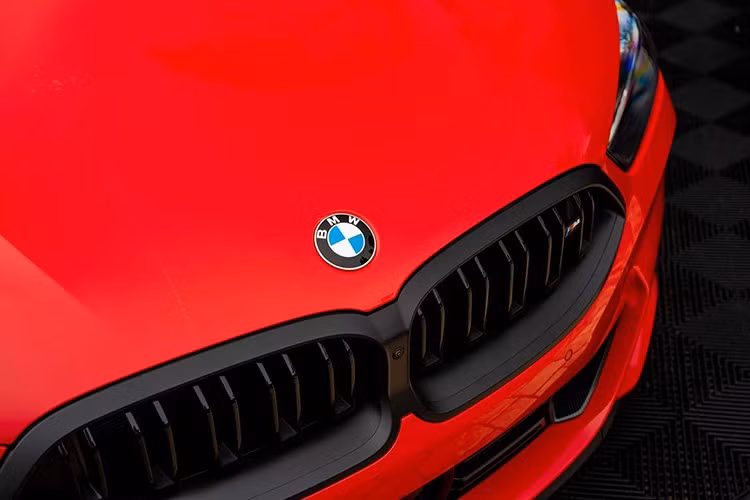 Phiên bản đặc biệt này ra mắt tại Pebble Beach, nơi nó được trưng bày bên cạnh chiếc E31 tuyệt đẹp. Không giống như mẫu coupe 2 cửa của thập niên 90, Edition M Heritage được phát triển dựa trên mẫu M850i xDrive Gran Coupe thực dụng hơn.