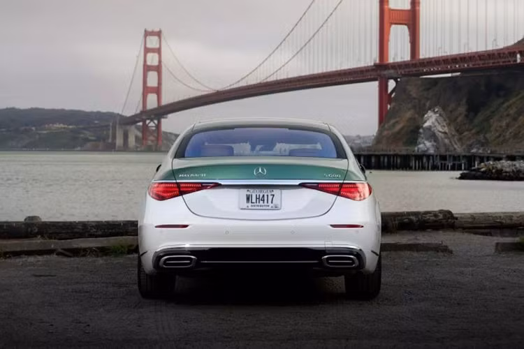 Sức mạnh được cung cấp bởi động cơ V12 6.0 lít tăng áp kép, sản sinh công suất 630PS và mô-men xoắn 899Nm. Động cơ này kết hợp với hộp số tự động 9 cấp và hệ dẫn động bốn bánh toàn thời gian tiêu chuẩn. Nhờ đó, chiếc sedan nặng 2.425kg có thể tăng tốc từ 0-100km/h chỉ trong 4,6 giây.