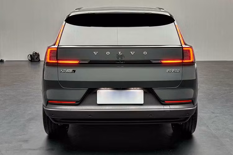 XC70 có khả năng chạy thuần điện hơn 200 km, phạm vi hoạt động kết hợp khoảng 1.200 km, tiêu thụ nhiên liệu 5,85 lít/100 km (chu trình WLTC) khi pin cạn. Xe có giá bán dự kiến khoảng 360.000 nhân dân tệ (khoảng 1,31 tỷ đồng).