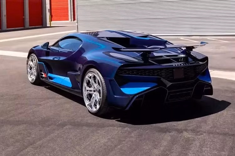 Tự hào với cấu trúc động cơ đặt giữa và hệ dẫn động bốn bánh toàn thời gian tương tự Chiron, siêu phẩm Bugatti Divo cũng sử dụng chung nền tảng với Centodieci và W16 Mistral, và sức mạnh đến từ cùng một khối động cơ khủng.