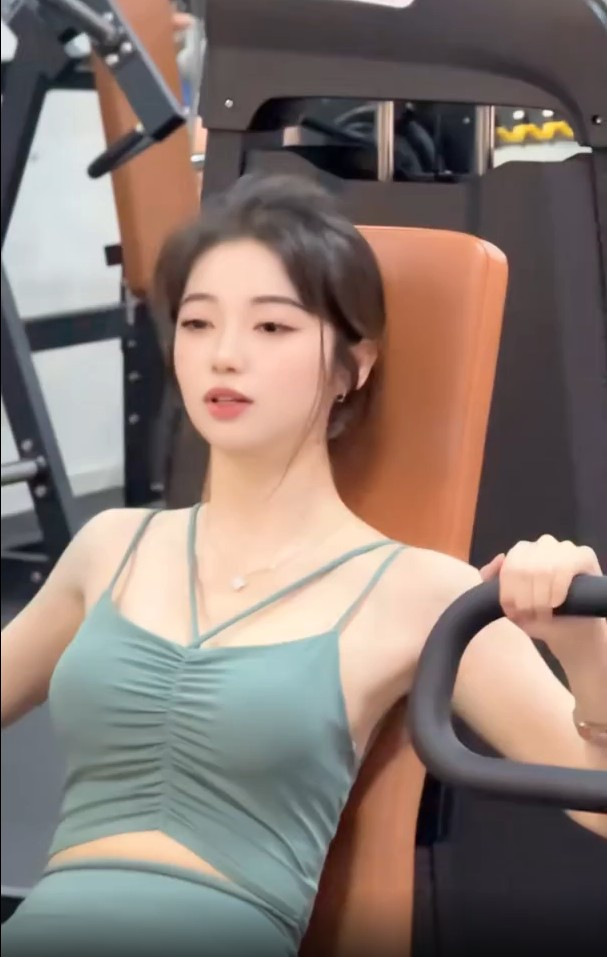 Video của nữ gymer không chỉ thu hút sự chú ý mà còn có tác động tích cực đến cộng đồng. Nhiều người cho biết họ cảm thấy được truyền cảm hứng và động lực để đến phòng tập, bắt đầu hoặc tiếp tục duy trì thói quen tập luyện.