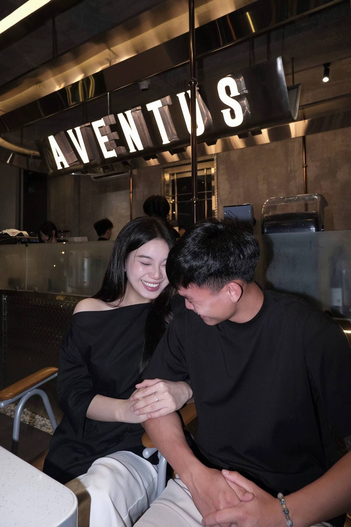 Trước đó, Hồ Văn Cường và vợ đã tổ chức lễ ăn hỏi ấm cúng vào tháng 3/2025, đánh dấu bước ngoặt quan trọng trong chuyện tình cảm.