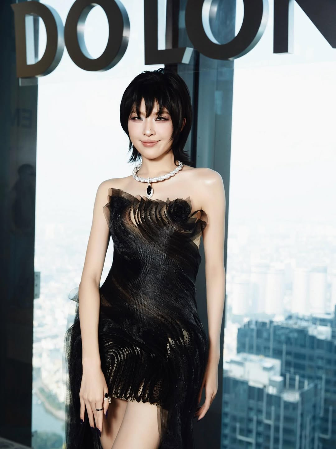 Không chỉ tài năng, Lamoon còn có học vấn ấn tượng khi trở thành Á khoa ngành Diễn viên của Đại học Sân khấu Điện ảnh TP.HCM, chứng minh năng lực nghệ thuật được đào tạo bài bản.