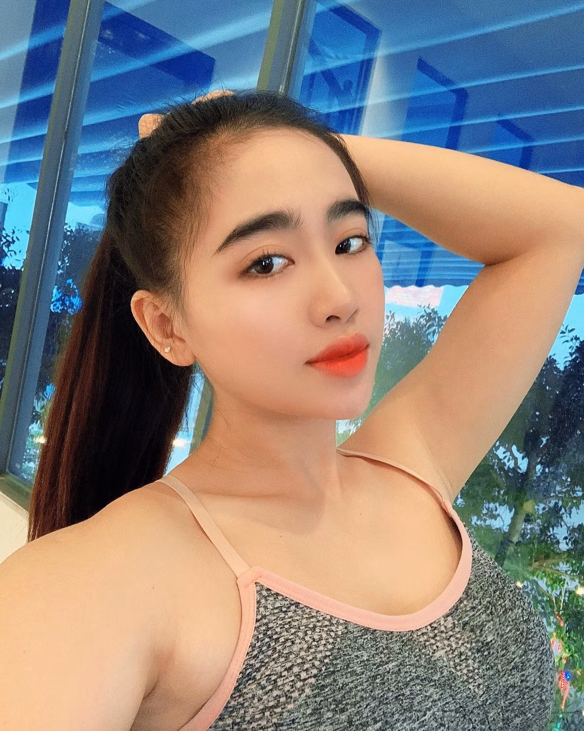 Kim Nguyên sinh ra trong một gia đình gia giáo nên đã được bố mẹ định sẵn tương lai. Để chinh phục đam mê với gym cô đã phải vượt qua rất nhiều thử thách.