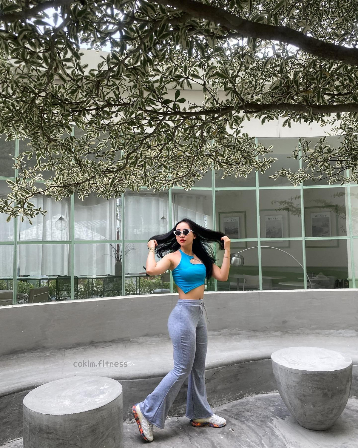 Trên mạng xã hội, cô thường chia sẻ chế độ tập mông, squat và ăn uống khoa học, thu hút đông đảo bạn trẻ học theo.