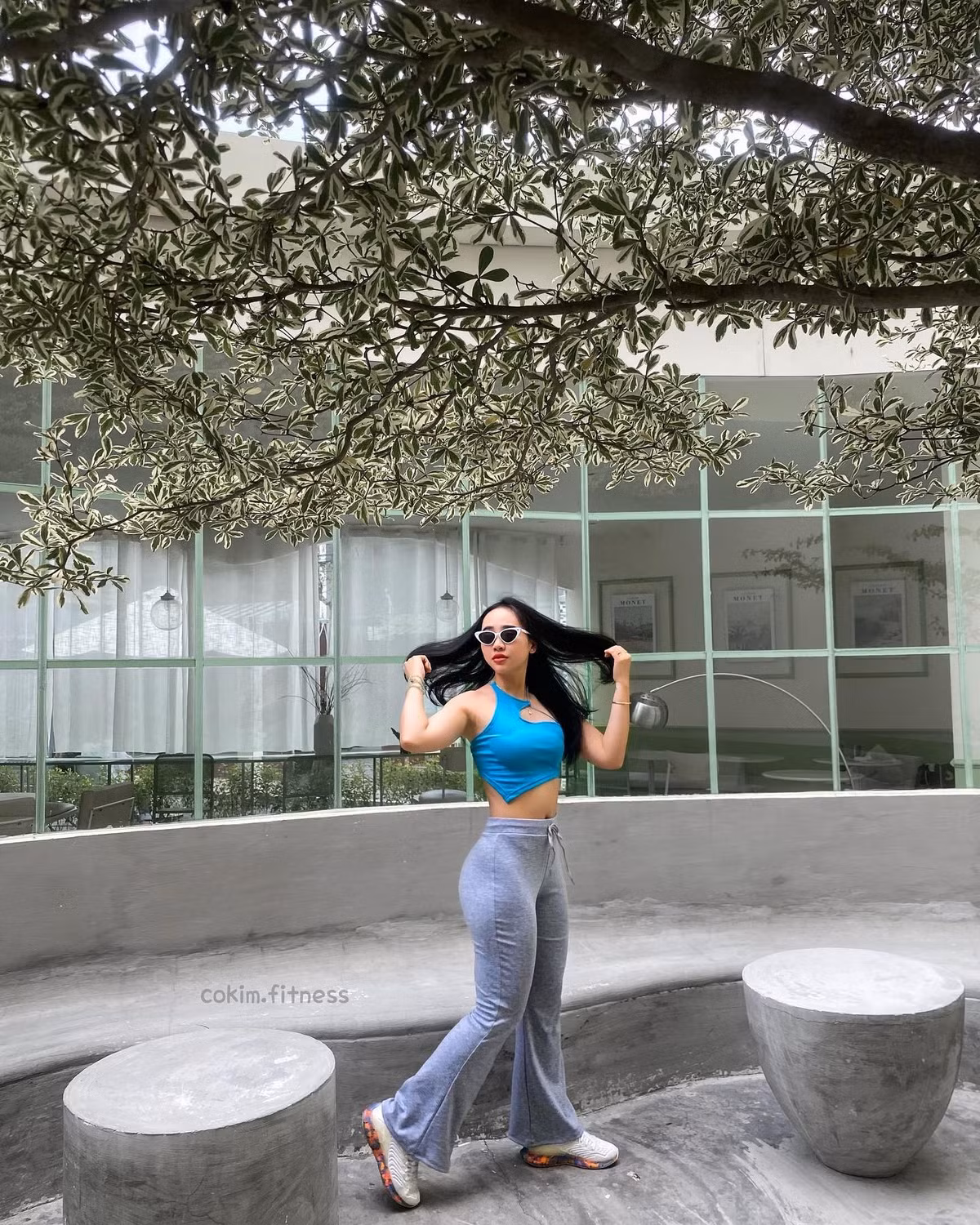 Trên mạng xã hội, cô thường chia sẻ chế độ tập mông, squat và ăn uống khoa học, thu hút đông đảo bạn trẻ học theo.