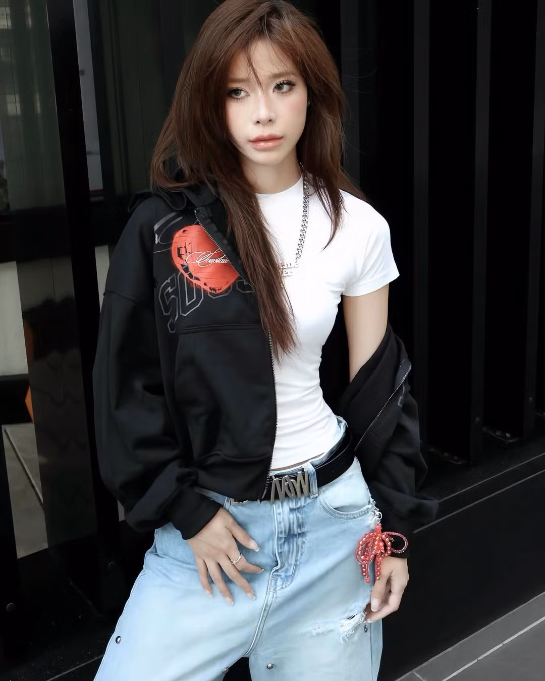 Không hổ danh là một trong những gương mặt sở hữu visual hiện đại nhất trong giới hot streamer, The Bank (Hoàng Diệp Anh) tiếp tục chứng minh sức hút mạnh mẽ của mình trong từng khung hình.