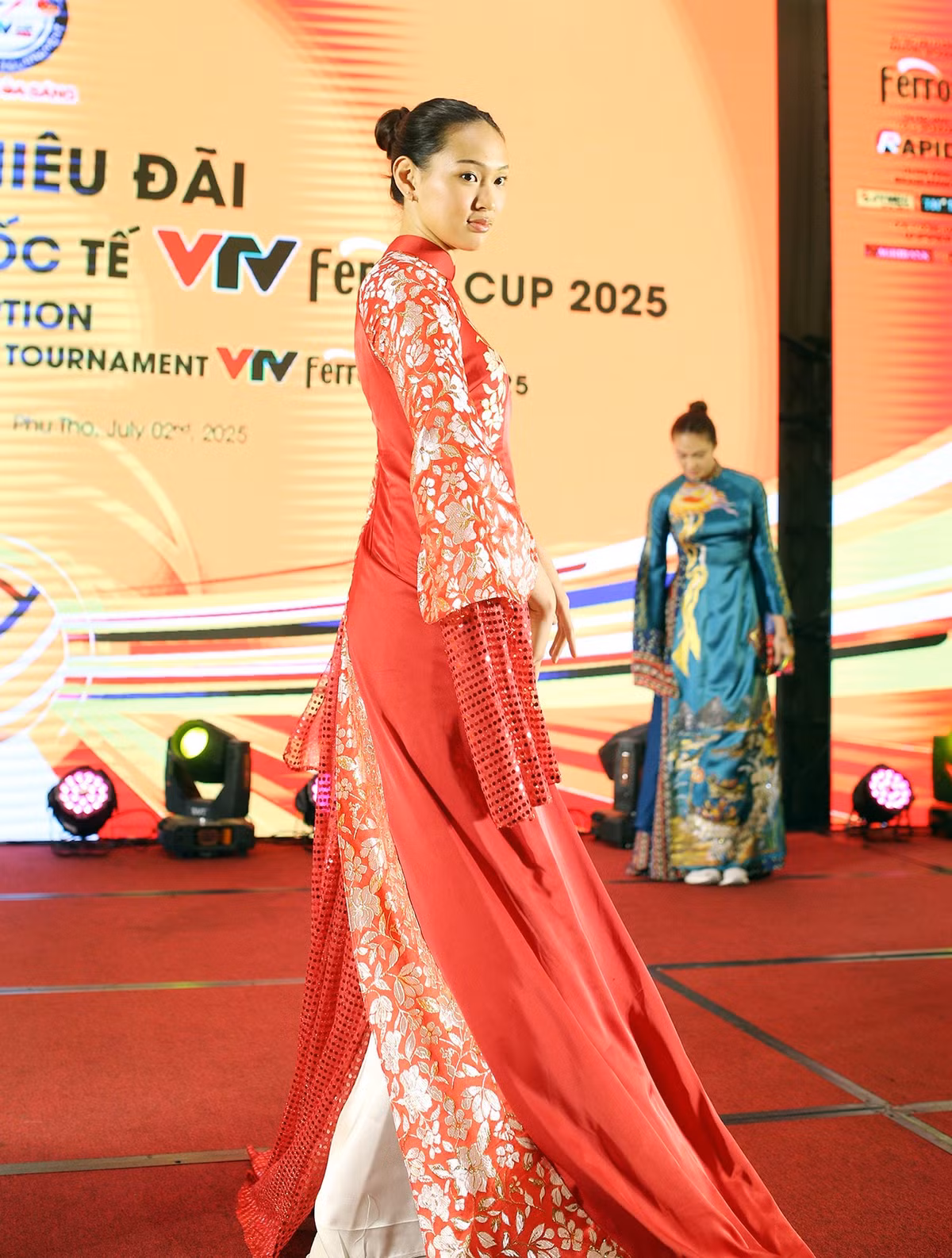 Danh hiệu hoa khôi năm nay nhận nhiều ý kiến tán thành khi Cruz sở hữu gương mặt thanh tú, chiều cao ấn tượng 1,82 m cùng nụ cười rạng rỡ.